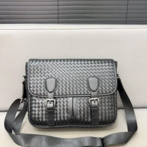【AT2914】Bottega Venetaのハンドウィーブのフリップトップショルダーバッグ💼 メンズスリングバッグ
