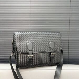 【AT2914】Bottega Venetaのハンドウィーブのフリップトップショルダーバッグ💼 メンズスリングバッグ