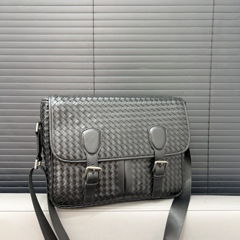 【AT2914】Bottega Venetaのハンドウィーブのフリップトップショルダーバッグ💼 メンズスリングバッグ