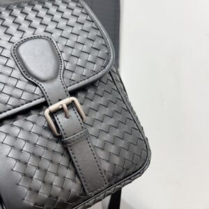 【AT2914】Bottega Venetaのハンドウィーブのフリップトップショルダーバッグ💼 メンズスリングバッグ