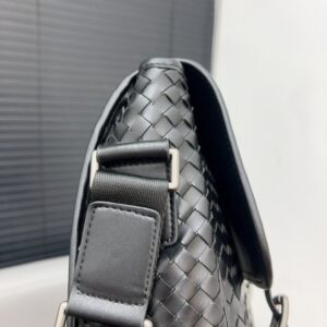 【AT2914】Bottega Venetaのハンドウィーブのフリップトップショルダーバッグ💼 メンズスリングバッグ