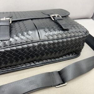 【AT2914】Bottega Venetaのハンドウィーブのフリップトップショルダーバッグ💼 メンズスリングバッグ
