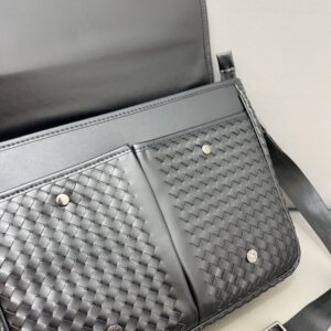 【AT2914】Bottega Venetaのハンドウィーブのフリップトップショルダーバッグ💼 メンズスリングバッグ