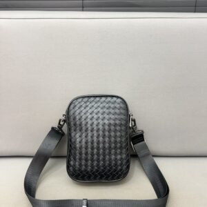 【AT2915】Bottega Venetaの手編みの🚹メンズモバイルバッグ、ショルダーバッグ、斜め掛けバッグは、精巧なインレイ装飾を使用し、クラシックで使いやすいです。実物撮影、防塵袋付きの配送。