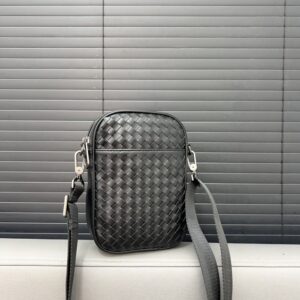 【AT2915】Bottega Venetaの手編みの🚹メンズモバイルバッグ、ショルダーバッグ、斜め掛けバッグは、精巧なインレイ装飾を使用し、クラシックで使いやすいです。実物撮影、防塵袋付きの配送。