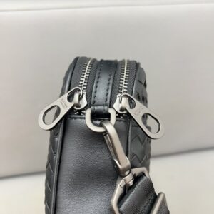 【AT2915】Bottega Venetaの手編みの🚹メンズモバイルバッグ、ショルダーバッグ、斜め掛けバッグは、精巧なインレイ装飾を使用し、クラシックで使いやすいです。実物撮影、防塵袋付きの配送。