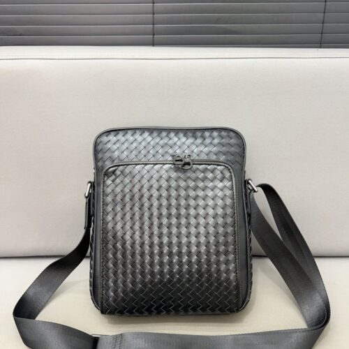 【AT2916】Bottega Venetaの手編み🚹メンズメッセンジャーバッグ、ショルダーバッグ、斜め掛けバッグは、熟練したインレイテクニックを採用し、クラシックなデザインで万能です。実物撮影。防塵袋付きで配送されます。