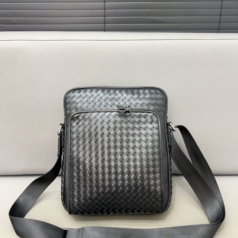【AT2916】Bottega Venetaの手編み🚹メンズメッセンジャーバッグ、ショルダーバッグ、斜め掛けバッグは、熟練したインレイテクニックを採用し、クラシックなデザインで万能です。実物撮影。防塵袋付きで配送されます。
