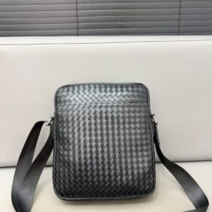 【AT2916】Bottega Venetaの手編み🚹メンズメッセンジャーバッグ、ショルダーバッグ、斜め掛けバッグは、熟練したインレイテクニックを採用し、クラシックなデザインで万能です。実物撮影。防塵袋付きで配送されます。