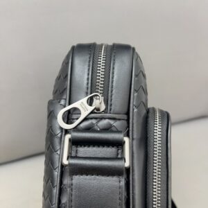 【AT2916】Bottega Venetaの手編み🚹メンズメッセンジャーバッグ、ショルダーバッグ、斜め掛けバッグは、熟練したインレイテクニックを採用し、クラシックなデザインで万能です。実物撮影。防塵袋付きで配送されます。
