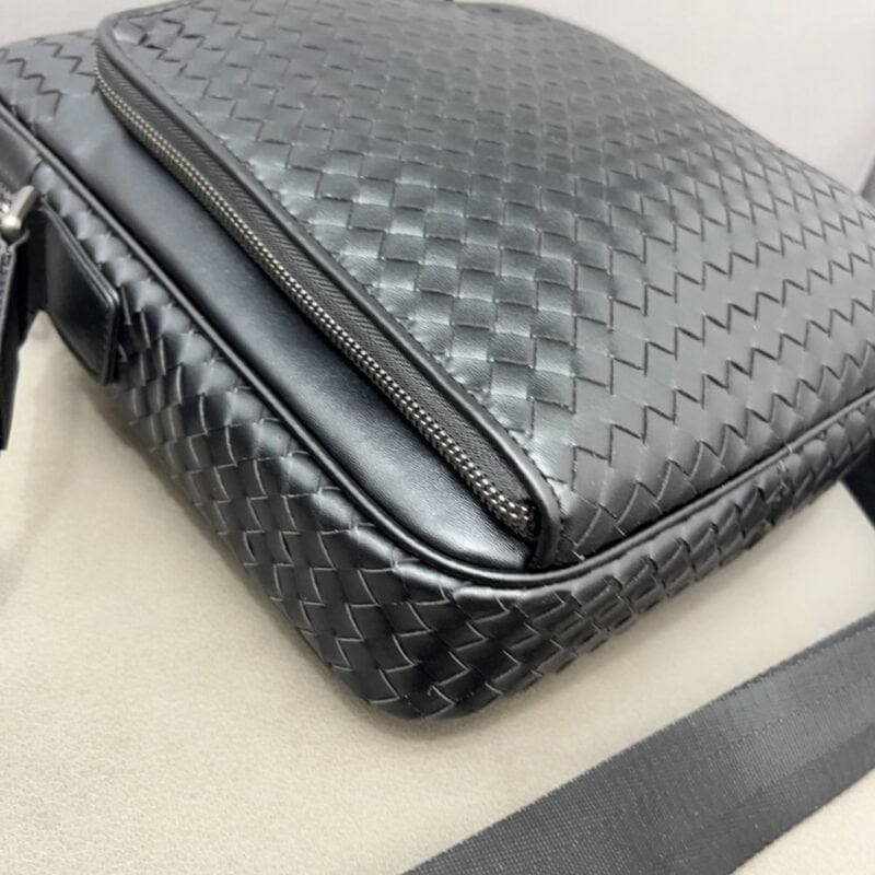 【AT2916】Bottega Venetaの手編み🚹メンズメッセンジャーバッグ、ショルダーバッグ、斜め掛けバッグは、熟練したインレイテクニックを採用し、クラシックなデザインで万能です。実物撮影。防塵袋付きで配送されます。