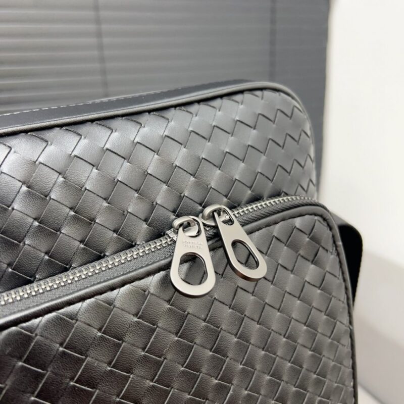 【AT2916】Bottega Venetaの手編み🚹メンズメッセンジャーバッグ、ショルダーバッグ、斜め掛けバッグは、熟練したインレイテクニックを採用し、クラシックなデザインで万能です。実物撮影。防塵袋付きで配送されます。