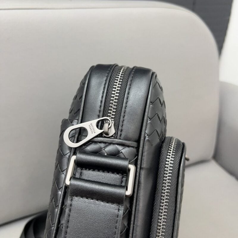 【AT2916】Bottega Venetaの手編み🚹メンズメッセンジャーバッグ、ショルダーバッグ、斜め掛けバッグは、熟練したインレイテクニックを採用し、クラシックなデザインで万能です。実物撮影。防塵袋付きで配送されます。