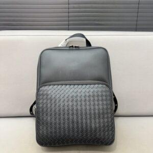 【AT2917】Bottega Venetaの手編みメンズバックパック。精巧なインレイワークを使用し、クラシックで万能なアイテムです。実物撮影。防塵バッグ付き。