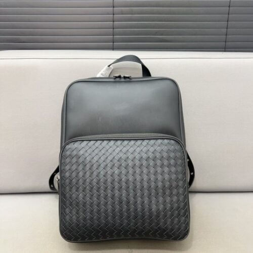 【AT2917】Bottega Venetaの手編みメンズバックパック。精巧なインレイワークを使用し、クラシックで万能なアイテムです。実物撮影。防塵バッグ付き。