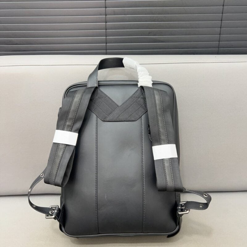 【AT2917】Bottega Venetaの手編みメンズバックパック。精巧なインレイワークを使用し、クラシックで万能なアイテムです。実物撮影。防塵バッグ付き。