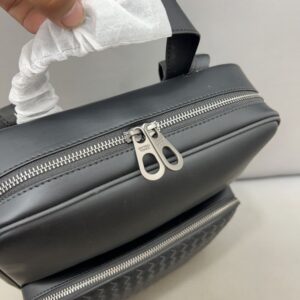 【AT2917】Bottega Venetaの手編みメンズバックパック。精巧なインレイワークを使用し、クラシックで万能なアイテムです。実物撮影。防塵バッグ付き。