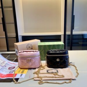 【AT2923】Gucci Matelasse エンボスシリーズのミニボックスバッグ🔥手提げと肩掛けが可能👍セレブ愛用！高級素材！