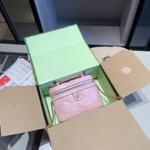 【AT2923】Gucci Matelasse エンボスシリーズのミニボックスバッグ🔥手提げと肩掛けが可能👍セレブ愛用！高級素材！
