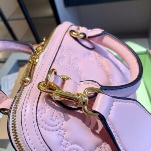 【AT2924】GucciのMatelasseエンボスシリーズの貝殻バッグ🔥手持ちでも肩掛けでも可👍セレブ愛用！高級品！牛革素材！多くの有名人が愛用する爆発的ヒット商品〜