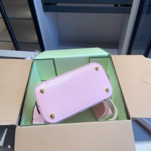 【AT2924】GucciのMatelasseエンボスシリーズの貝殻バッグ🔥手持ちでも肩掛けでも可👍セレブ愛用！高級品！牛革素材！多くの有名人が愛用する爆発的ヒット商品〜