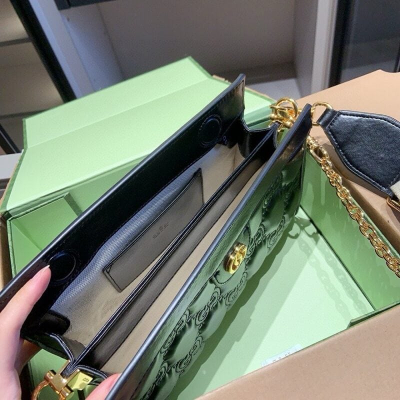 【AT2925】Gucci Matelasseエンボスシリーズクラッチバッグ斜め掛けバッグ🔥チェーンとリボンのショルダーストラップ💗肩にかけることも可能👍有名人と同じ！牛革素材！