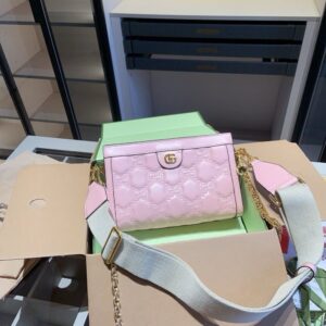 【AT2925】Gucci Matelasseエンボスシリーズクラッチバッグ斜め掛けバッグ🔥チェーンとリボンのショルダーストラップ💗肩にかけることも可能👍有名人と同じ！牛革素材！