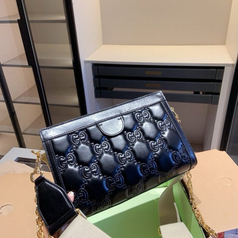【AT2925】Gucci Matelasseエンボスシリーズクラッチバッグ斜め掛けバッグ🔥チェーンとリボンのショルダーストラップ💗肩にかけることも可能👍有名人と同じ！牛革素材！
