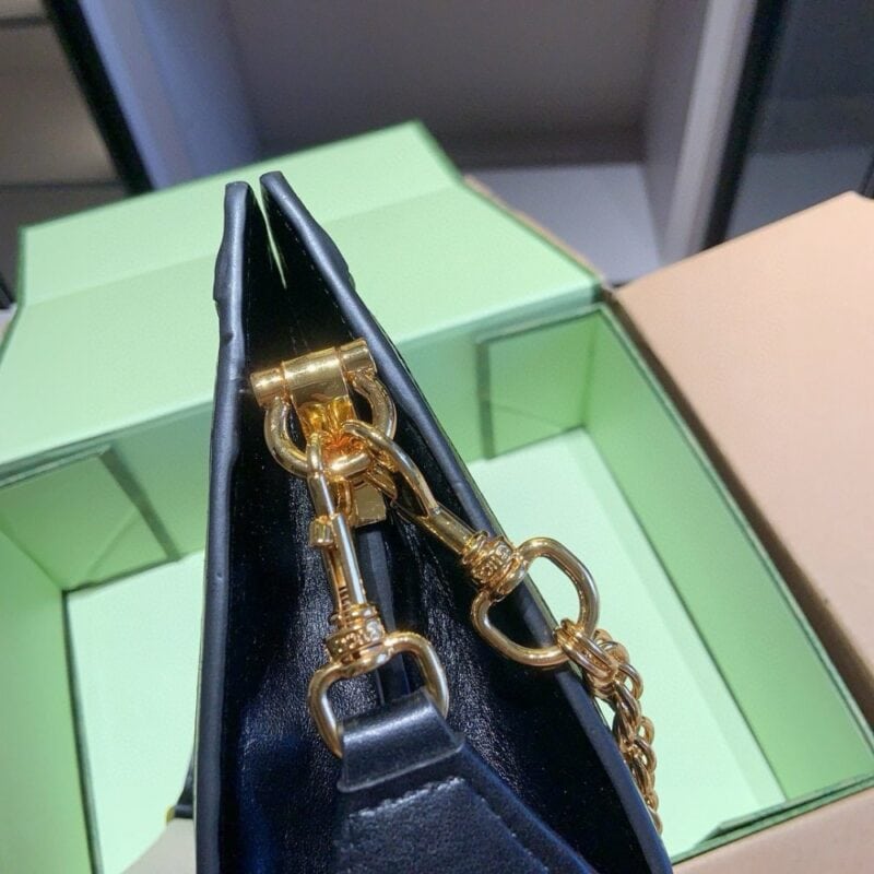 【AT2925】Gucci Matelasseエンボスシリーズクラッチバッグ斜め掛けバッグ🔥チェーンとリボンのショルダーストラップ💗肩にかけることも可能👍有名人と同じ！牛革素材！