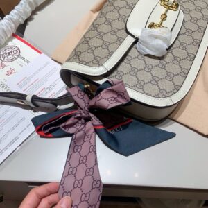 【AT2926】ギフトシルクスカーフ👍Gucci 1955年ホースビットクラシックヌバックサドルバッグ！有名人と同じスタイル！