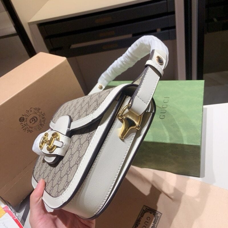 【AT2926】ギフトシルクスカーフ👍Gucci 1955年ホースビットクラシックヌバックサドルバッグ！有名人と同じスタイル！