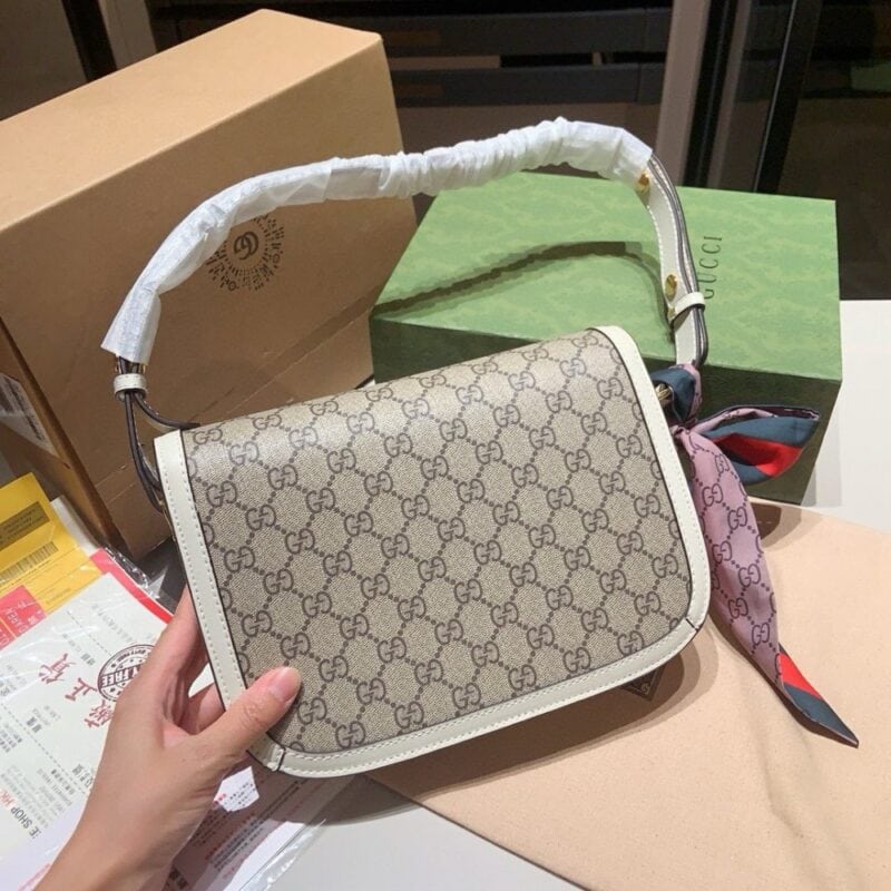 【AT2926】ギフトシルクスカーフ👍Gucci 1955年ホースビットクラシックヌバックサドルバッグ！有名人と同じスタイル！