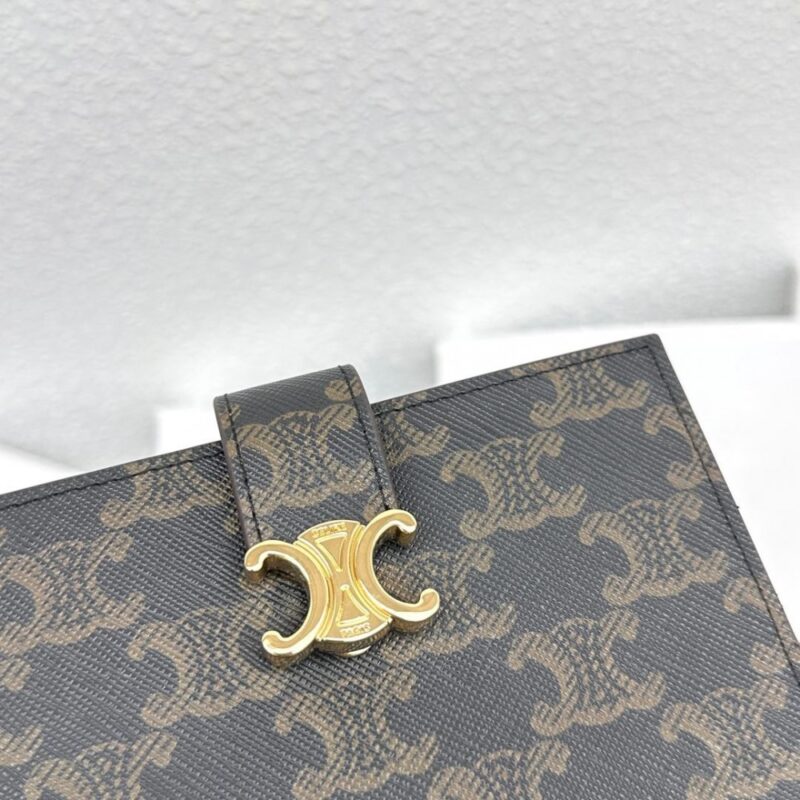 【AT3363】CELINE TRIOMPHE クラシックでレトロなスタイル。