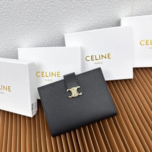 【AT3364】CELINEのトロカデロシンボルをあしらった折りたたみ式の短財布。クラシックでエレガントなデザインで、コレクションする価値があります。
