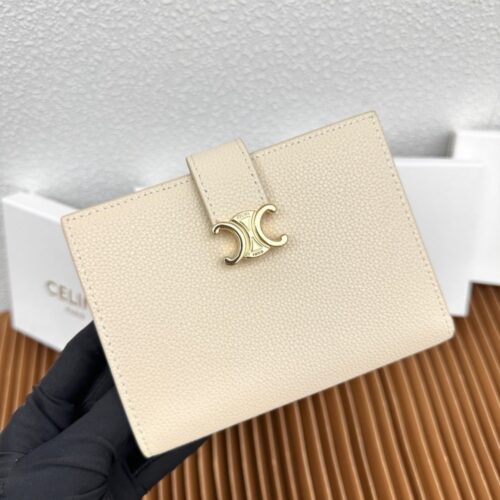 【AT3366】CELINEのクラシックなTriomphe金属ロゴ入りの二つ折り財布 - ヴィンテージとエレガントな完璧な組み合わせ