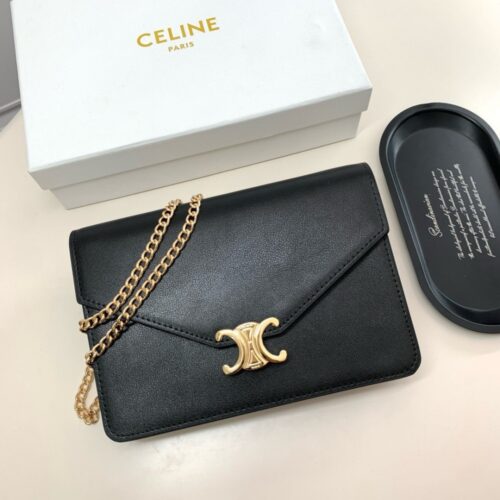 【AT3379】Celineの黒いレザー製のゴールドロゴチェーンバッグ