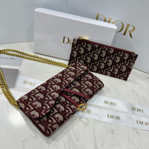 【AT3390】Diorのクラシックな文字入りチェーンバッグ