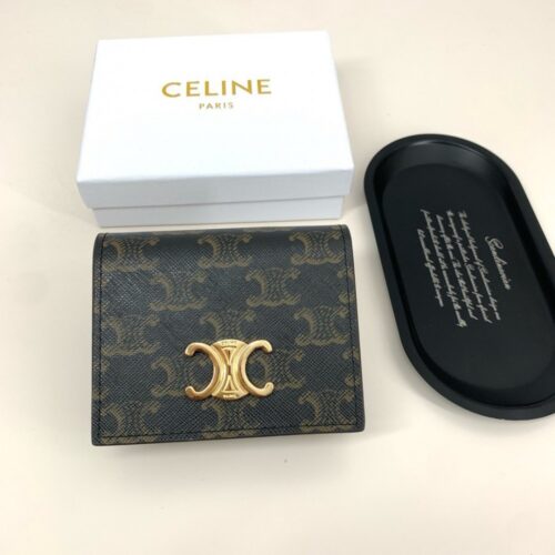 【AT3400】CELINEはパリのクラシックなレザーコインケースで、エレガントで洗練されたディテールが特徴です。