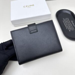 【AT3403】Celine セリーヌパリのクラシックなメタルロゴ入りのショートウォレット