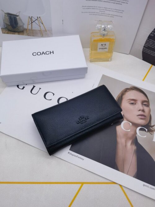 【AT3433】COACHのクラシックなロングウォレット。高級なリザード型押しレザーで、ファッショナブルで万能。コレクションにもおすすめです。