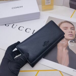 【AT3433】COACHのクラシックなロングウォレット。高級なリザード型押しレザーで、ファッショナブルで万能。コレクションにもおすすめです。