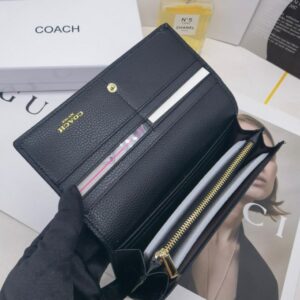 【AT3433】COACHのクラシックなロングウォレット。高級なリザード型押しレザーで、ファッショナブルで万能。コレクションにもおすすめです。