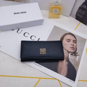 【AT3438】MIU MIU クラシックな黒色の長財布｜シンプルで贅沢な 皮素材の触感 クラシックな万能性