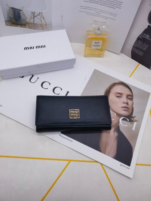 【AT3438】MIU MIU クラシックな黒色の長財布｜シンプルで贅沢な 皮素材の触感 クラシックな万能性