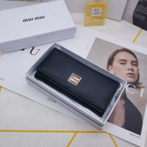 【AT3438】MIU MIU クラシックな黒色の長財布｜シンプルで贅沢な 皮素材の触感 クラシックな万能性