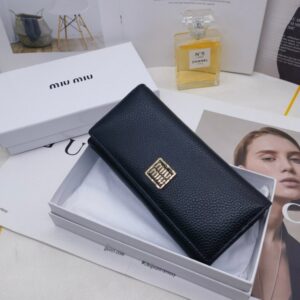 【AT3438】MIU MIU クラシックな黒色の長財布｜シンプルで贅沢な 皮素材の触感 クラシックな万能性