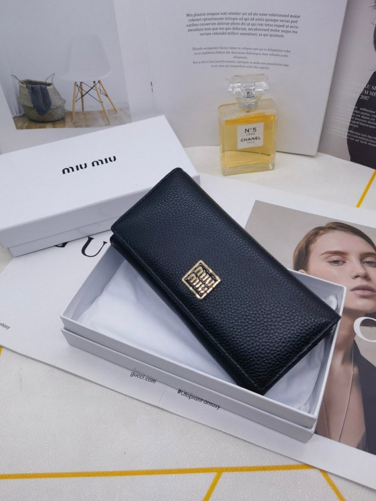 【AT3438】MIU MIU クラシックな黒色の長財布｜シンプルで贅沢な 皮素材の触感 クラシックな万能性