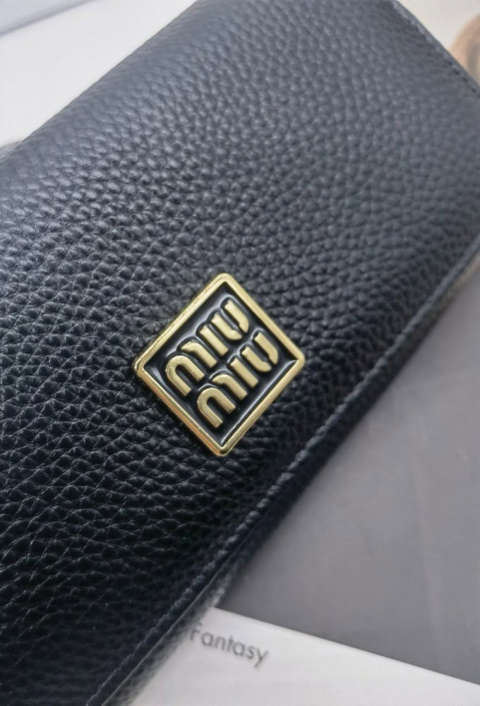 【AT3438】MIU MIU クラシックな黒色の長財布｜シンプルで贅沢な 皮素材の触感 クラシックな万能性