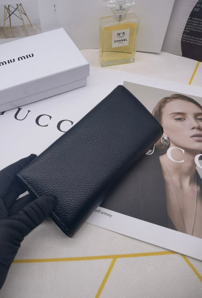 【AT3438】MIU MIU クラシックな黒色の長財布｜シンプルで贅沢な 皮素材の触感 クラシックな万能性