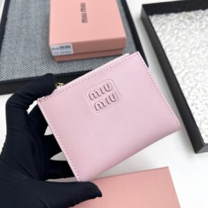 【AT3439】MIU MIU 甘いピンク色の折りたたみショートウォレット｜シンプルで万能 落ち着いて精巧 おしゃれ必須